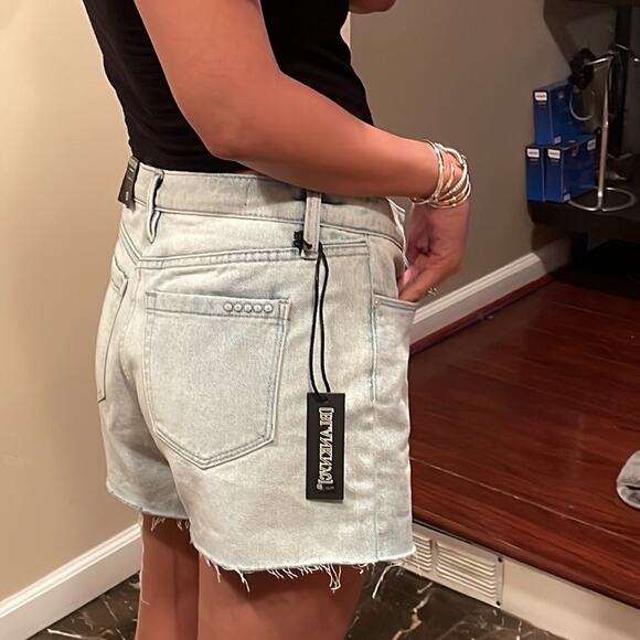 Blank NYC The Fulton Roll Up Midrise Shorts NWT Light Wash - Picture 1 of 9